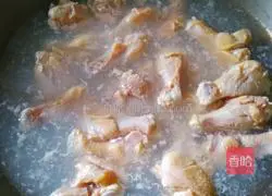 Stewed chicken legs with ginger and green onions Practice illustration 2