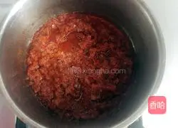 Illustration of how to make pizza sauce 7