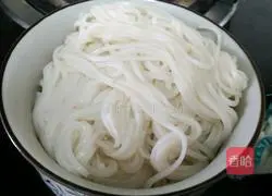 Illustration of braised noodles with diced eggplant and meat 12