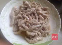 Illustration of how to make fake Beijing sauce shredded pork 7