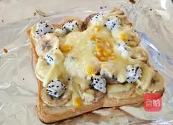Illustration of how to make banana toast pizza 6