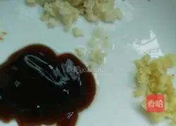 Illustration of how to make garlic-flavored Orleans grilled wings 3