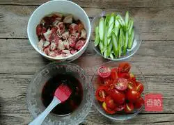 Illustration of how to make cherry tomato and beef pizza 2