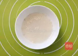 Beef and Pineapple Pizza (about 7 inches) Recipe Illustration 3