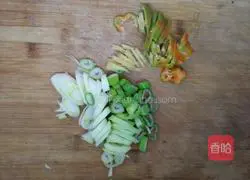 Illustration of how to stir-fry shredded beef 1