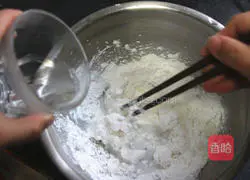 Illustration of how to make crystal shrimp steamed dumplings 5