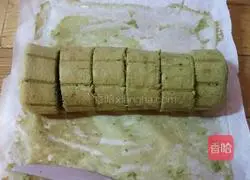 Illustration of how to make matcha cake roll 21