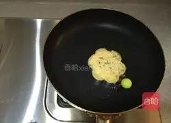 Illustration of how to make egg and potato shredded cake 7