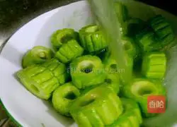 Illustration of how to make bitter melon stuffed with meat 9