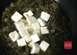 Illustration of how to make pickle and tofu soup 5