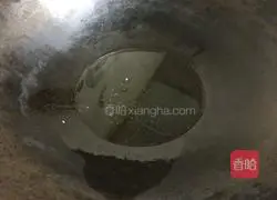 Illustration of how to make fried shredded eel with wild rice 5