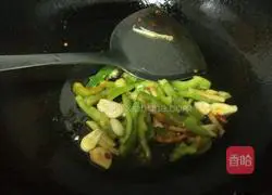 Illustration of how to make stir-fried crabs with onion and ginger 5