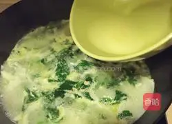 Illustration of how to make spinach, tofu, lean meat, sea rice and egg drop soup 10