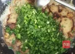 Illustration of how to make braised noodles with leeks and eggs 7