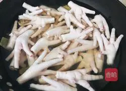 Illustration of how to make salt-baked chicken feet 4