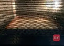 Cranberry Tiger Cake Roll Recipe Illustration 9