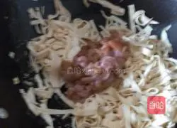 Illustration of how to make thousands of shredded pork 4