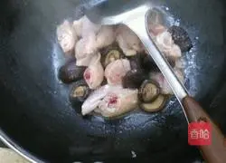 Illustration of how to make braised chicken wings with black mushrooms 5