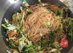 Illustration of how to make Taiwanese fried rice noodles 7