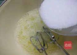 Gold Pillow Cake Recipe Illustration 14