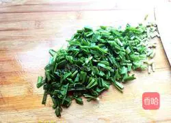 Illustration of how to make braised noodles with chives, tomatoes and eggs 4