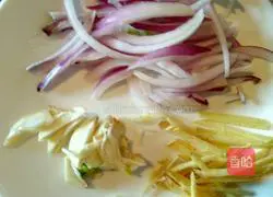 How to stir-fry meat with onions Illustration 1