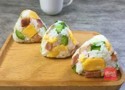 Illustration of how to make cheese and bacon rice balls 6