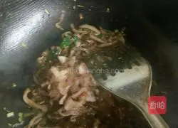 Illustration of how to make fried kimchi shreds with udon noodles 5