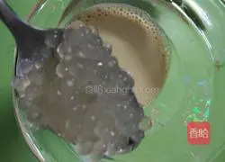 Illustration of how to make homemade pearl milk tea 6