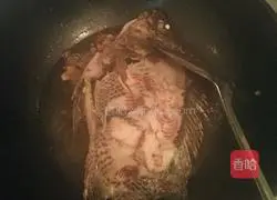 Illustration of how to make sweet and spicy fish with pickled vegetables 1