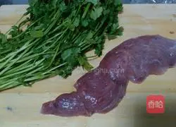 Illustration of how to make stir-fried pork tenderloin 1