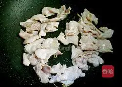 Illustration of how to stir-fry meat with green onions 4