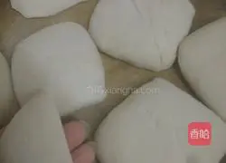 Illustration of how to make potato starch and dried beans wrapped in lettuce (Chaoshan snacks) 2