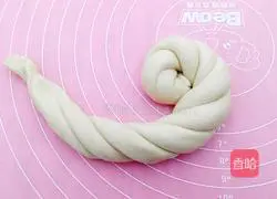 Illustration of how to make light butter bread 9