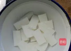 Illustration of how to make sesame and osmanthus yam tablets 3