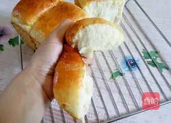 Illustration of how to make mellow milk buns (medium seeding method) 14