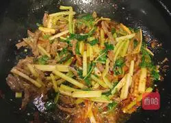 Illustration of how to make fried shredded beef with celery 9