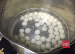 Illustration of how to make Hakka salty glutinous rice balls 5