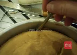 Illustration of how to make chiffon cake 19