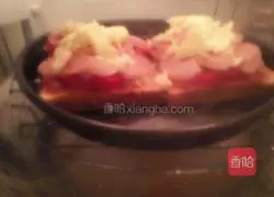 Illustration of how to make toast pizza with enough ingredients 7