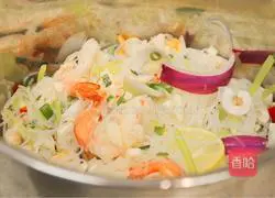 Thai Seafood Vermicelli Salad Recipe Illustration 13