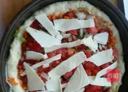 Illustration of how to make luncheon meat pizza 4