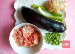 Illustration of how to make braised noodles with diced eggplant and meat 1