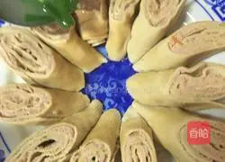 Illustration of how to make thousands of meat rolls 14