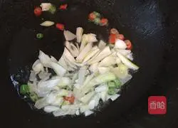 Illustration of how to make fried pork noodles 11