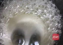 Illustration of how to make raisin cream cake roll 2