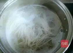Illustration of how to make Shaanxi steamed noodles 11