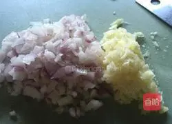 Illustration of how to make pizza sauce 4