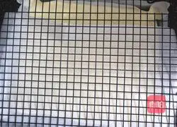 Illustration of how to make raisin cream cake roll 13 