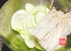 Illustration of how to make kimchi hot pot 2